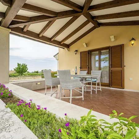 Villa Nicole In *